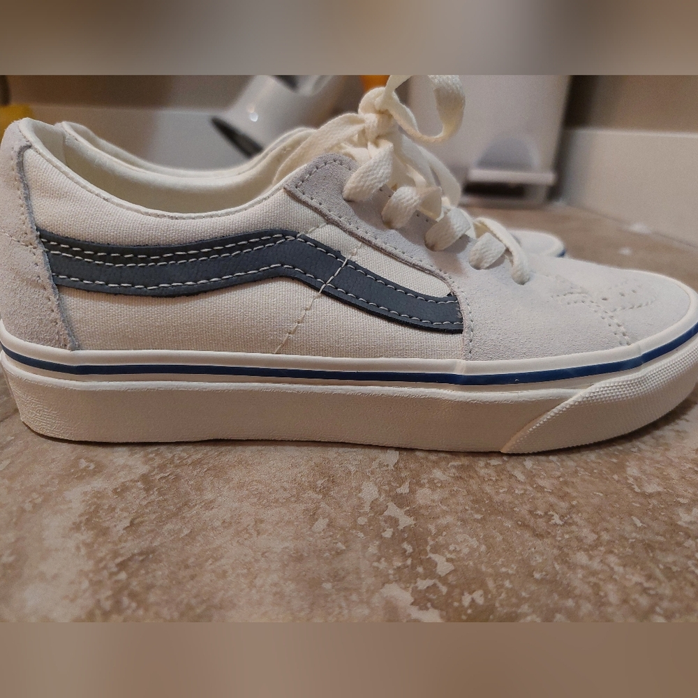 Vans NWOT Sk8-Low Unisex Blue Cream White Men's 3.5 Women's 5 Old Skool